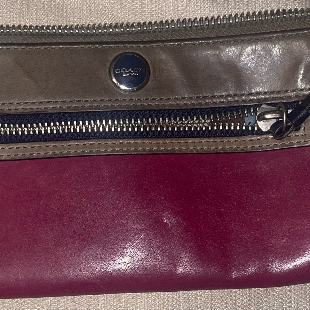 Coach pouch/hand clutch bag leather burgundy/grey